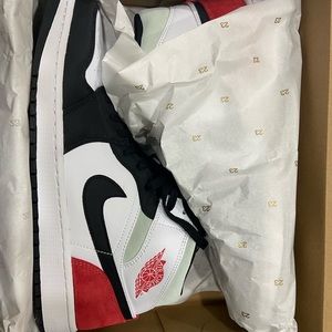 Air Jordan 1 Mid SE size 13